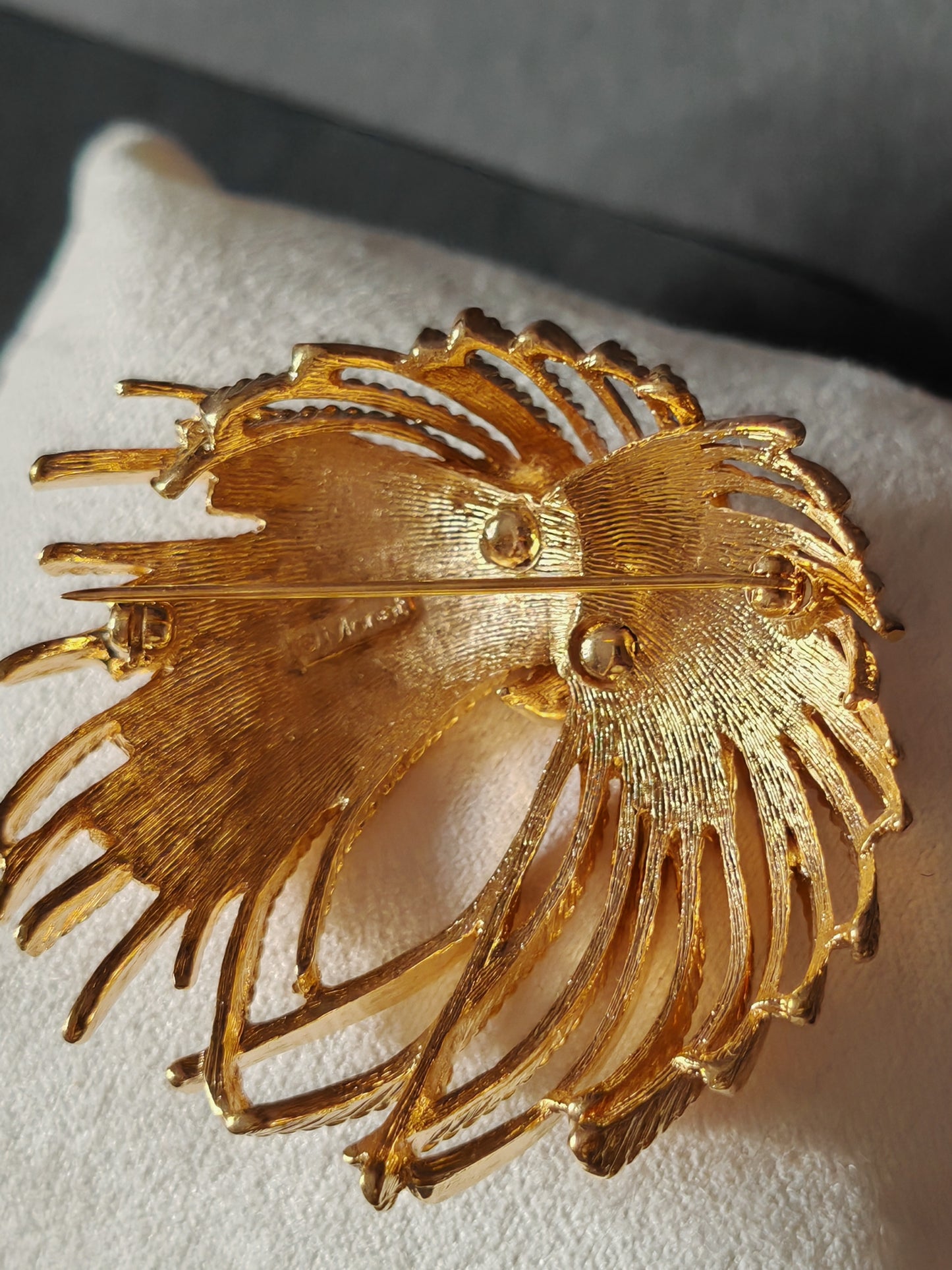 Broche Monet Sunburst plaqué or